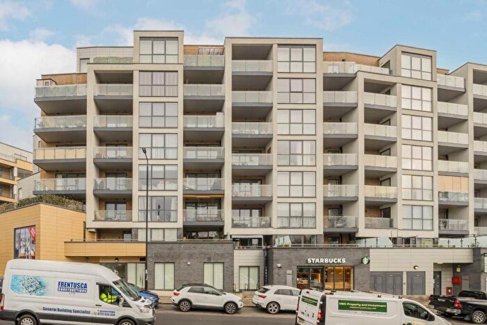 3 Bedroom Flat For Sale In Station Road, London, N11