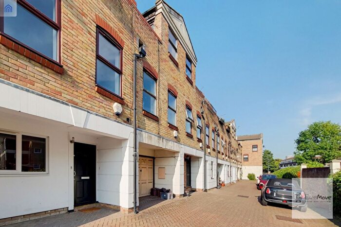 2 Bedroom Town House To Rent In Malmesbury Road, London, E3