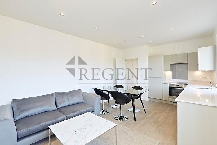 1 Bedroom Apartment For Sale In Montrose House, Hanworth Lane, KT16