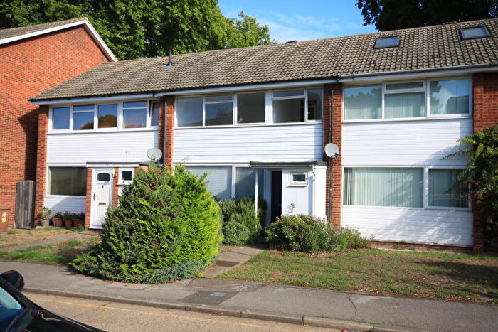3 Bedroom House For Sale In Foxwood Road, SE3