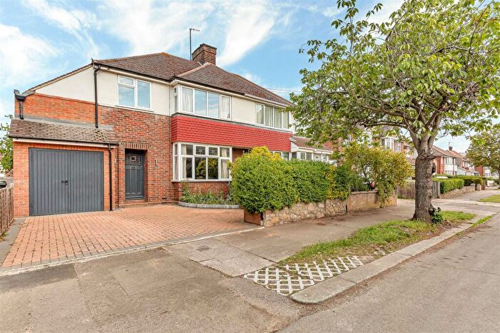 4 Bedroom House For Sale In Risborough Road, Bedford, MK41