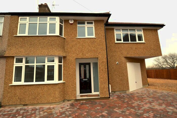 5 Bedroom Semi-Detached House To Rent In Nuttfield Close, Croxley Green, Rickmansworth, WD3