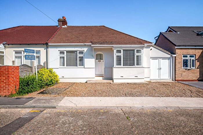 2 Bedroom Semi Detached Bungalow For Sale In Doris Avenue, Erith, DA8
