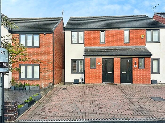 2 Bedroom Semi-detached House For Sale In Ohio Gardens, Oxley, Wolverhampton, WV10