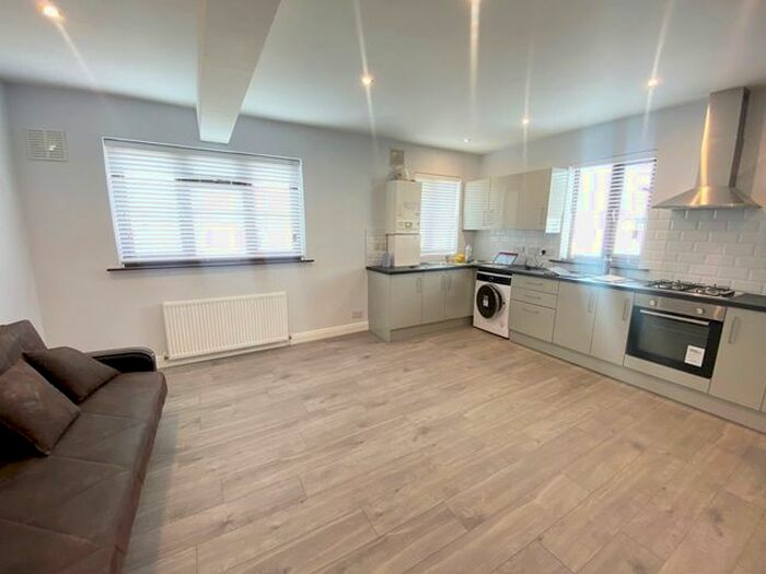 1 Bedroom Maisonette To Rent In Framfield Road, Mitcham, London CR4