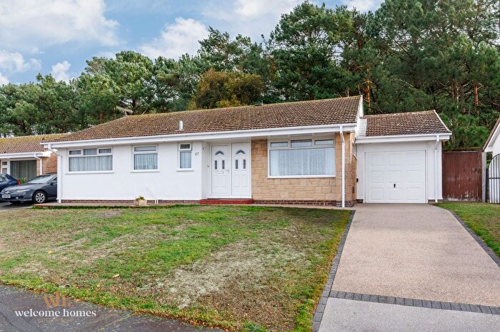 2 Bedroom Detached Bungalow For Sale In Hillside Drive, Christchurch, BH23