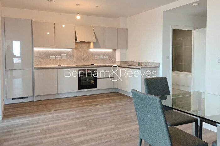 2 Bedroom Flat To Rent In Bermondsey Heights, London, SE15