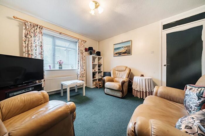 3 Bedroom End Of Terrace House For Sale In Newbury, Berkshire, RG14