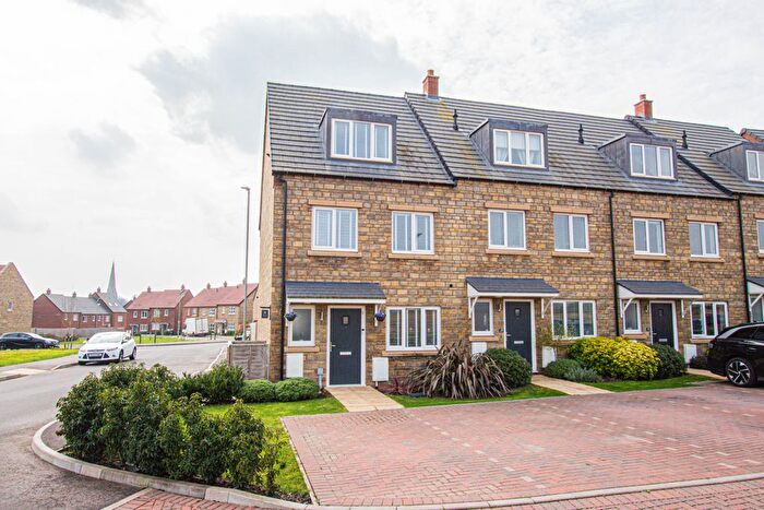 3 Bedroom End Terrace House For Sale In Pentelow Way, Raunds, NN9