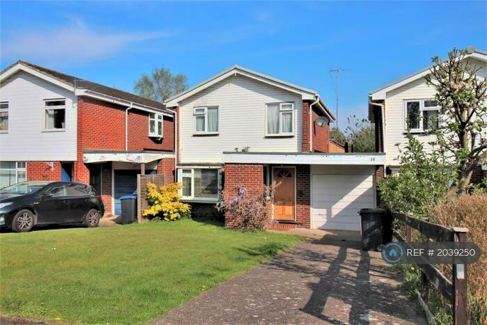 4 Bedroom Detached House To Rent In Wilders Close, Woking, GU21
