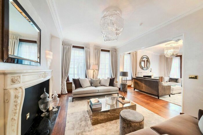 7 Bedroom Semi-Detached House To Rent In Upper Brook Street, Mayfair, London, W1K