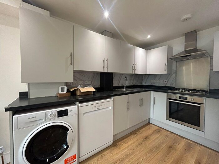 2 Bedroom Flat To Rent In Barge Drive, UB2