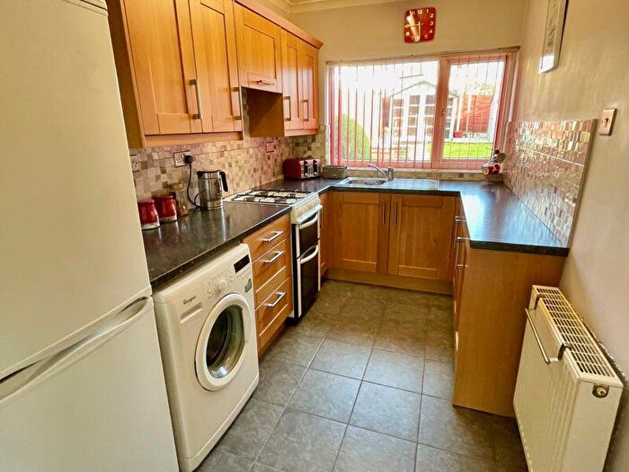 3 Bedroom Semi-Detached House For Sale In Warren Road, Kingstanding, Birmingham, B44