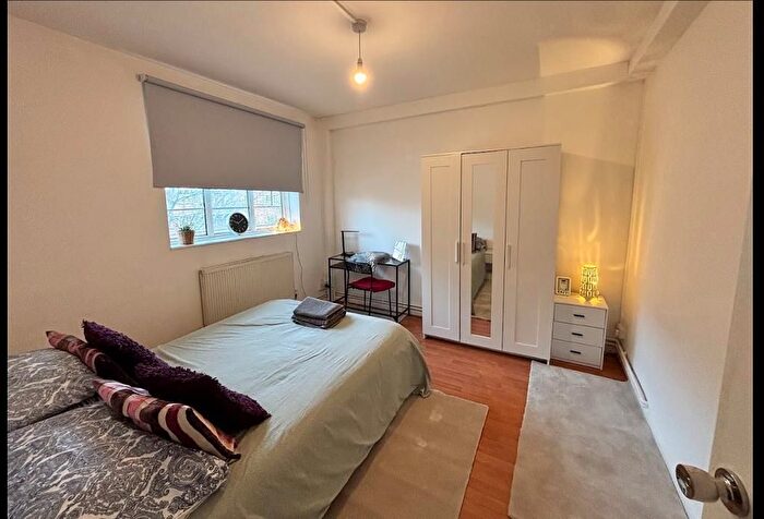 5 Bedroom Flat To Rent In , Hughes Mansions, Vallance Road, Bethnal Green, Whitechapel, London, E1