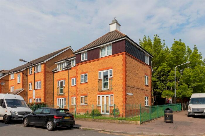 2 Bedroom Flat To Rent In Westbury Road, London, E17
