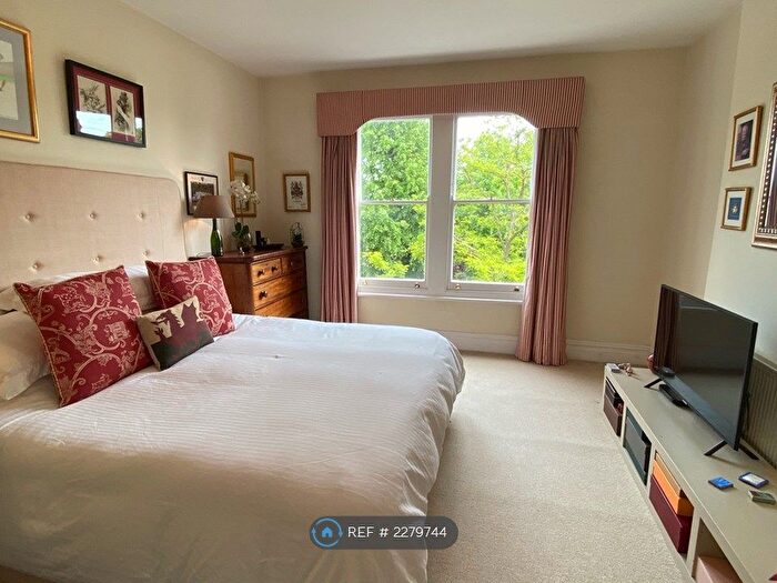 3 Bedroom Flat To Rent In Deauville Mansions, London, SW4