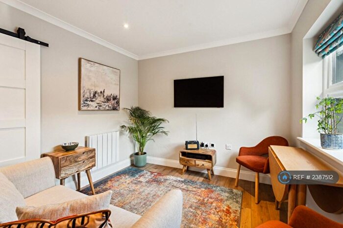 1 Bedroom Flat To Rent In Swiss Farm, Henley-On-Thames, RG9