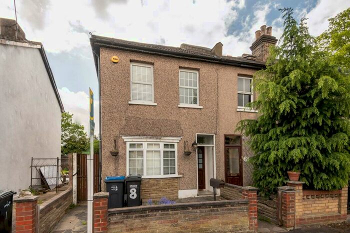 3 Bedroom End Of Terrace House To Rent In Kemble Road, Croydon, CR0