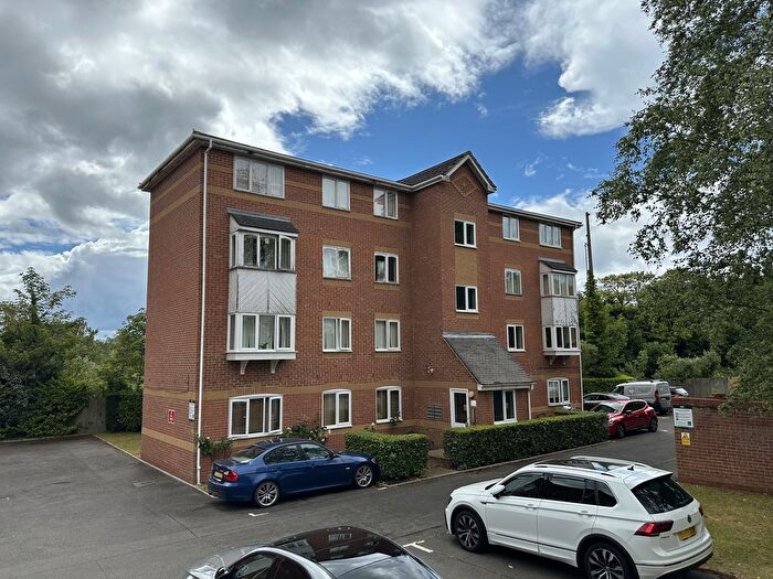 2 Bedroom Flat To Rent In Ascot Court, Aldershot, GU11