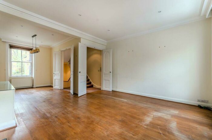 3 Bedroom Maisonette To Rent In Ifield Road, Chelsea, London, SW10