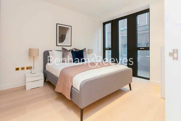 1 Bedroom Flat To Rent In Lincoln Square, Portugal Street, City, WC2A