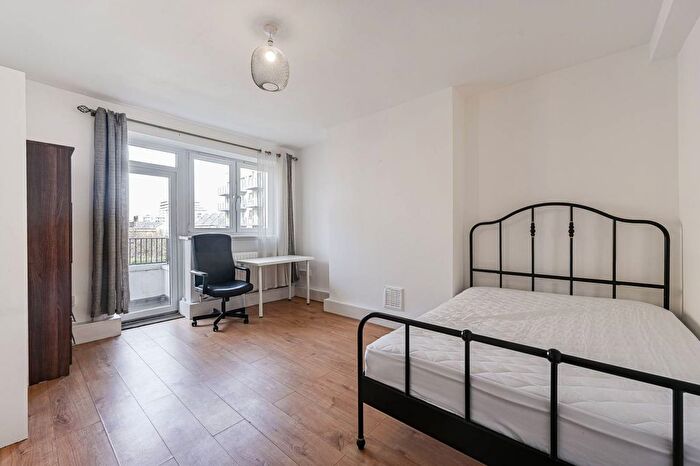3 Bedroom Flat To Rent In Blackwall Lane, Greenwich, London, SE10
