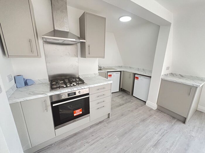 2 Bedroom Flat To Rent In Barge Drive, Southall, Greater London, UB2