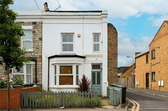 2 Bedroom Flat To Rent In Woodhouse Road, Leytonstone, London, E11