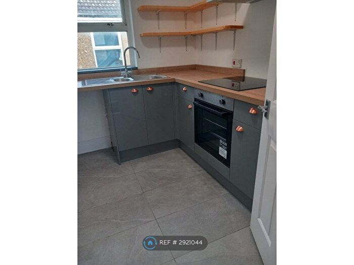 2 Bedroom Flat To Rent In Worthing Road, Southsea, PO5