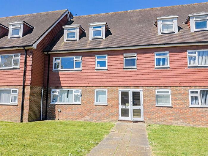 2 Bedroom Flat For Sale In Regency Close, Uckfield, TN22
