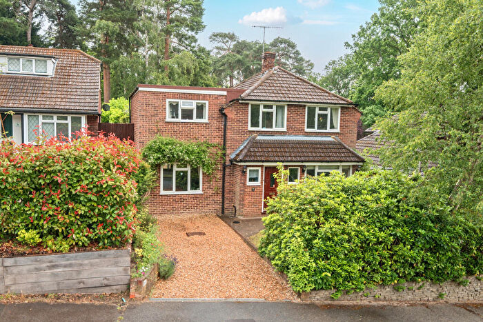 4 Bedroom Detached House For Sale In Pine Tree Hill, Pyrford, GU22