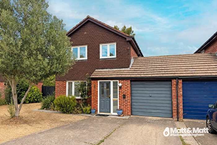 4 Bedroom Link Detached House For Sale In Ruby Close, Woosehill, Wokingham, RG41