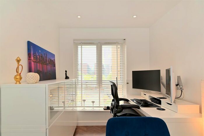 2 Bedroom Flat To Rent In Drake Hall, Britannia Village, E16