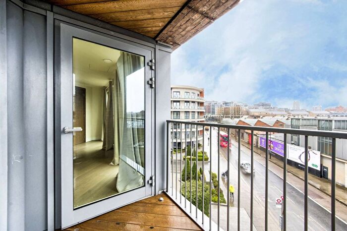 2 Bedroom Flat To Rent In Park Street, Fulham, London, SW6