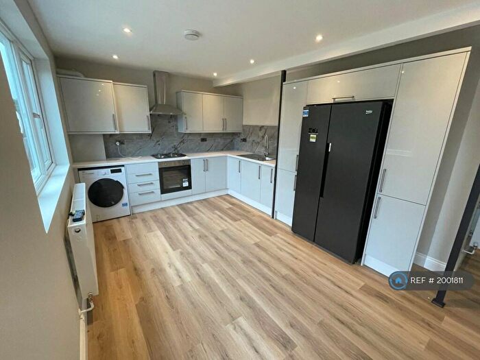 5 Bedroom Semi-Detached House To Rent In King Henrys Drive, Croydon, CR0