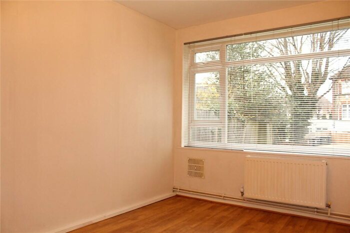 2 Bedroom Apartment To Rent In Sanderstead Road, South Croydon, Surrey, CR2