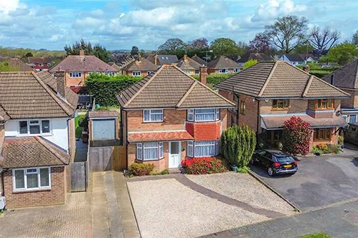 3 Bedroom Detached House For Sale In Irwin Drive, Horsham, RH12