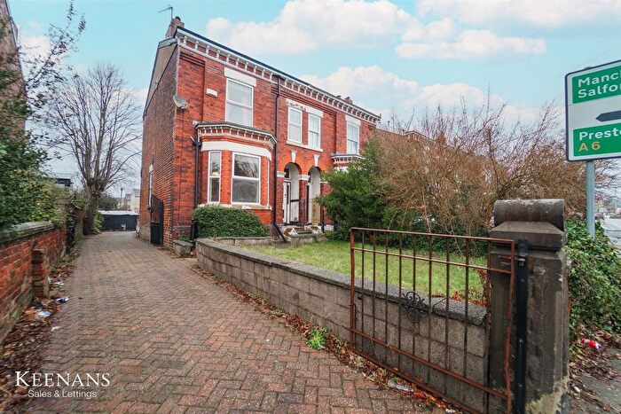 3 Bedroom Semi Detached House For Sale In Worsley Road, Swinton, Manchester, M27