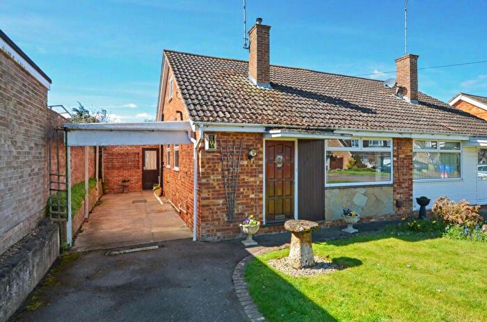 2 Bedroom Chalet For Sale In Willow View, Kislingbury, Northampton, NN7