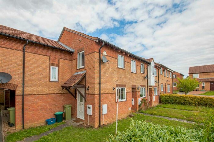 2 Bedroom Terraced House To Rent In Hexham Gardens, Bletchley, Milton Keynes, MK3