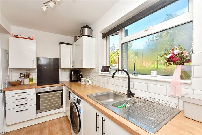 1 Bedroom Terraced Bungalow For Sale In Holtye Road, East Grinstead, West Sussex, RH19