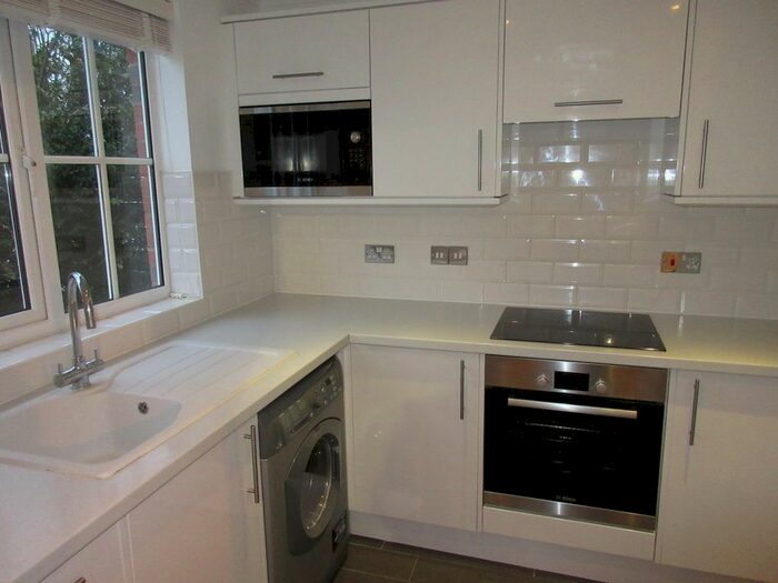 2 Bedroom Flat To Rent In Centre Drive, Epping, CM16