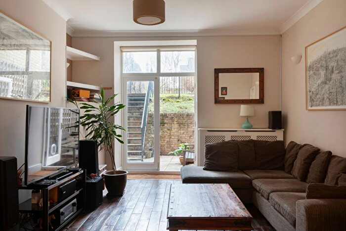 3 Bedroom Flat For Sale In King Edward's Road, London Fields, E9