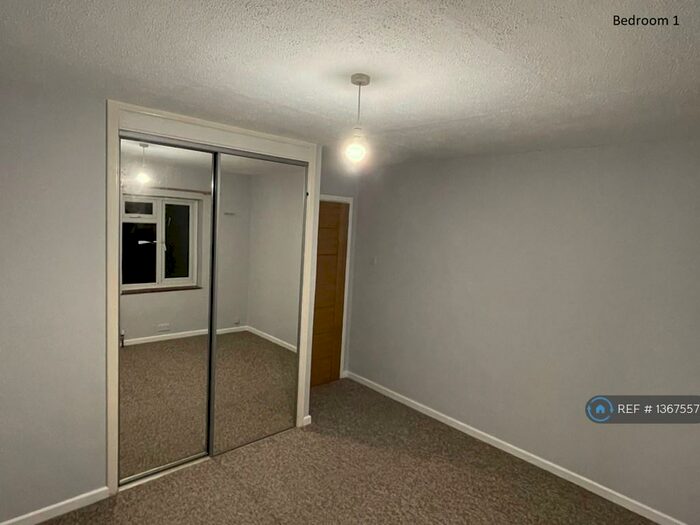 2 Bedroom Maisonette To Rent In Lemsford Lane, Welwyn Garden City, AL8