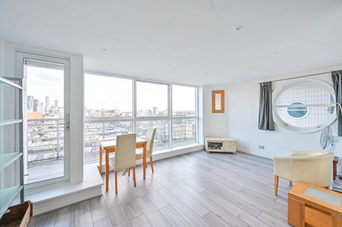 2 Bedroom Flat For Sale In Baltic Quay, Canada Water, London, SE16