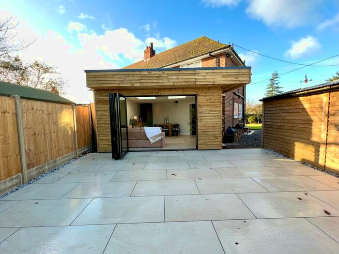 3 Bedroom Semi-Detached House For Sale In Broomhill Cottages, East End, Lymington, SO41