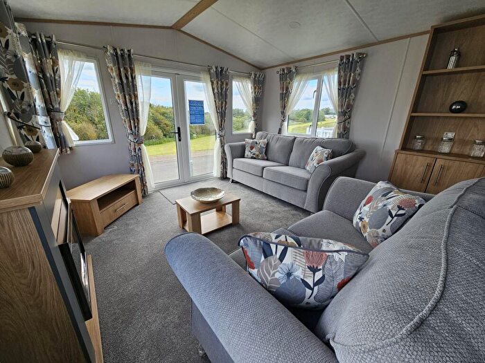 2 Bedroom Caravan For Sale In Seaside Rd, Hull, HU11