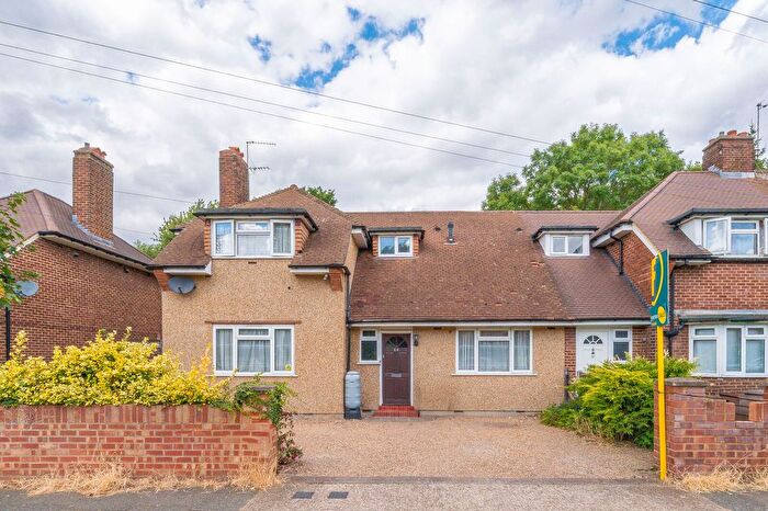 4 Bedroom Semi Detached House For Sale In Potters Grive, New Malden, KT3
