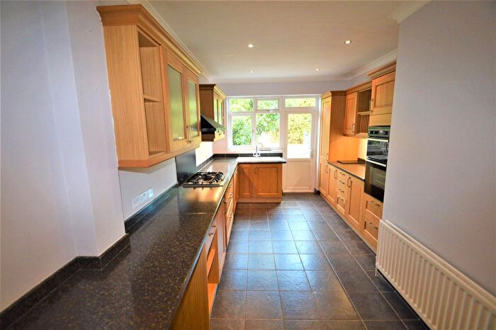 3 Bedroom Property To Rent In Beam Avenue, London, RM10