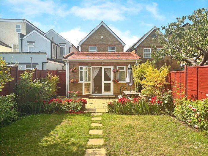 4 Bedroom Detached House For Sale In Worthington Road, Surbiton, KT6
